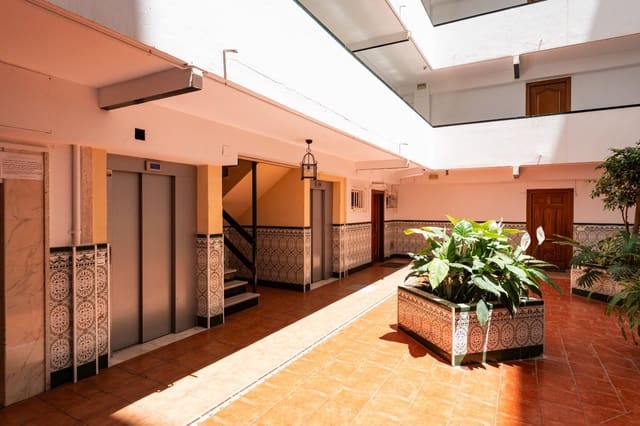 4 sypialnia Mieszkanie na sprzedaż w Miasto Málaga - 360 000 € (Ref: 9911245)