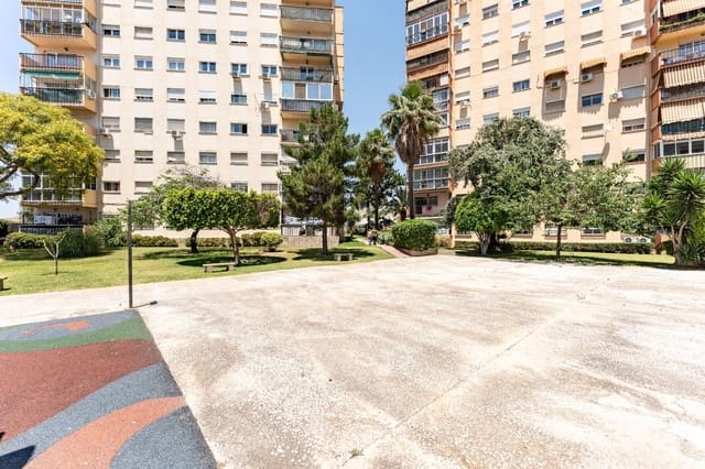 4 sypialnia Mieszkanie na sprzedaż w Miasto Málaga - 360 000 € (Ref: 9911245)