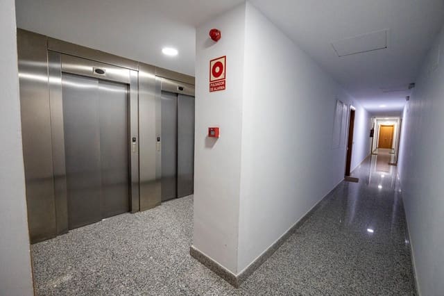 Garage til salg i Perchel Sur, Málaga by - € 36.000 (Ref: 9940351)