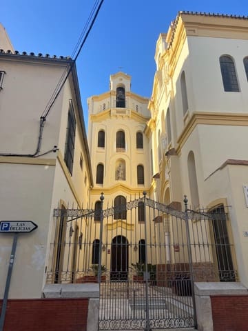 Lejlighed til leje i Málaga by - € 800 (Ref: 9954401)