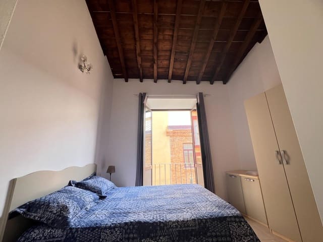 Lejlighed til leje i Málaga by - € 800 (Ref: 9954401)