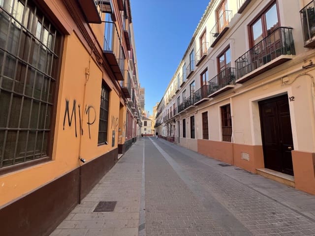 Lejlighed til leje i Málaga by - € 800 (Ref: 9954401)