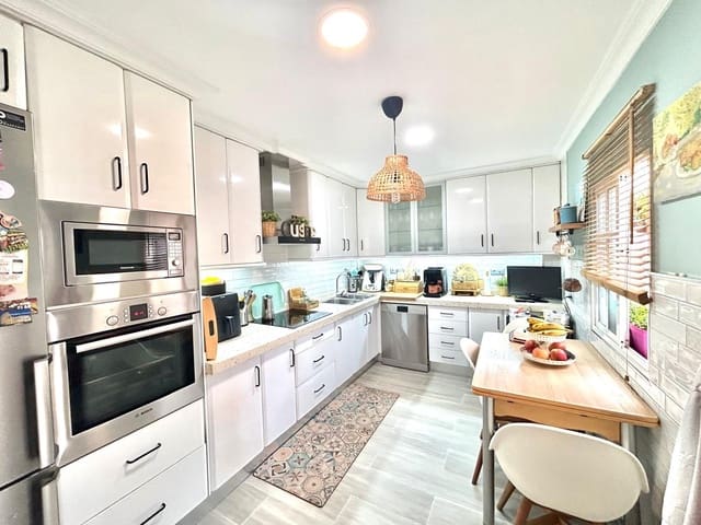 3 soverom Hus til salgs i El Tarajal, Málaga by - € 370 000 (Ref: 9965516)
