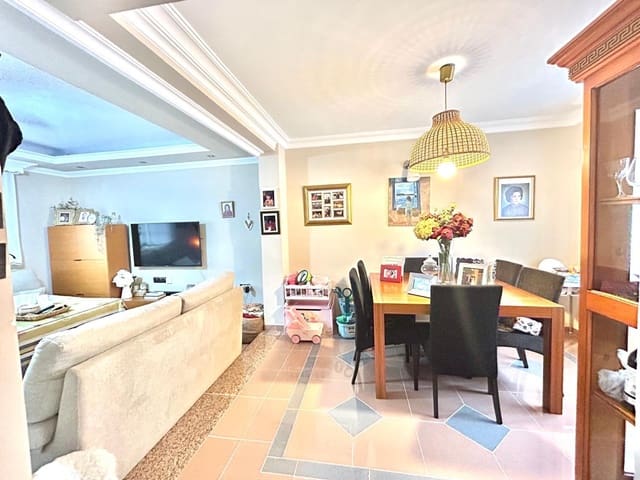 3 soverom Hus til salgs i El Tarajal, Málaga by - € 370 000 (Ref: 9965516)