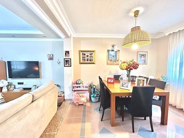 3 soverom Hus til salgs i El Tarajal, Málaga by - € 370 000 (Ref: 9965516)