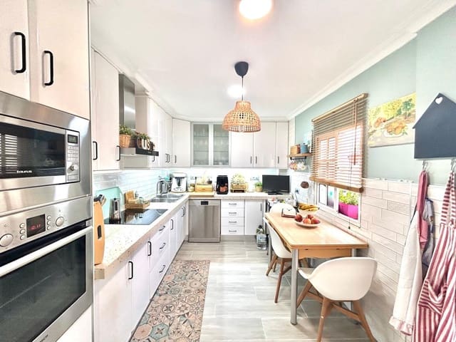 3 soverom Hus til salgs i El Tarajal, Málaga by - € 370 000 (Ref: 9965516)