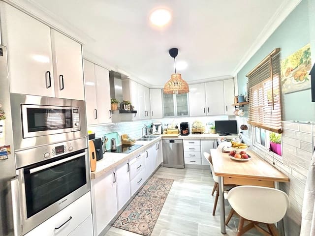 3 soverom Hus til salgs i El Tarajal, Málaga by - € 370 000 (Ref: 9965516)