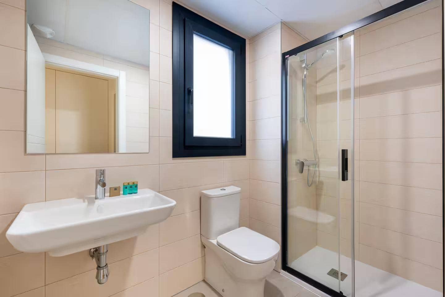 2 Zimmer Wohnung zu verkaufen in Malaga Stadt mit Pool Garage - 750.000 € (Ref: 9985133)
