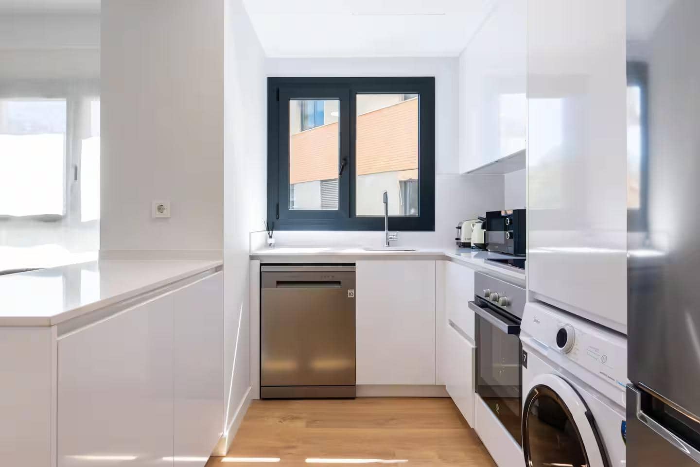 2 Zimmer Wohnung zu verkaufen in Malaga Stadt mit Pool Garage - 750.000 € (Ref: 9985133)
