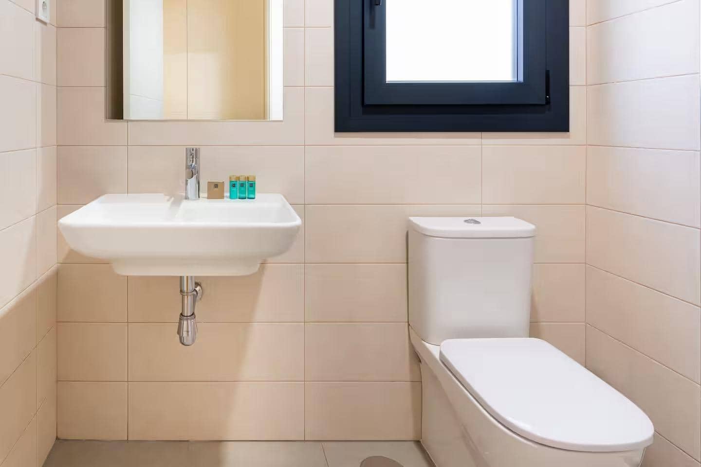 2 Zimmer Wohnung zu verkaufen in Malaga Stadt mit Pool Garage - 750.000 € (Ref: 9985133)