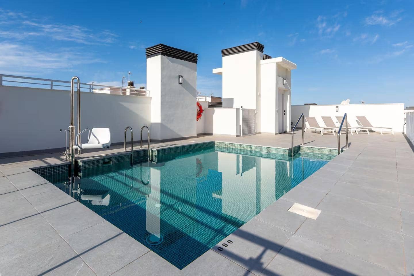 2 Zimmer Wohnung zu verkaufen in Malaga Stadt mit Pool Garage - 750.000 € (Ref: 9985133)