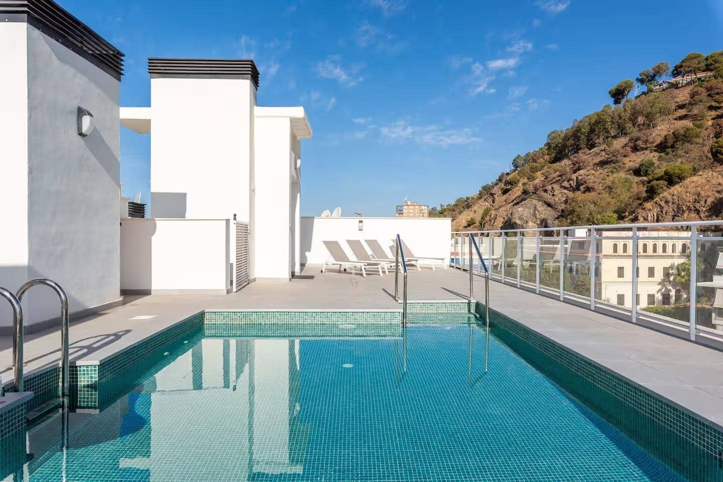 2 Zimmer Wohnung zu verkaufen in Malaga Stadt mit Pool Garage - 750.000 € (Ref: 9985133)