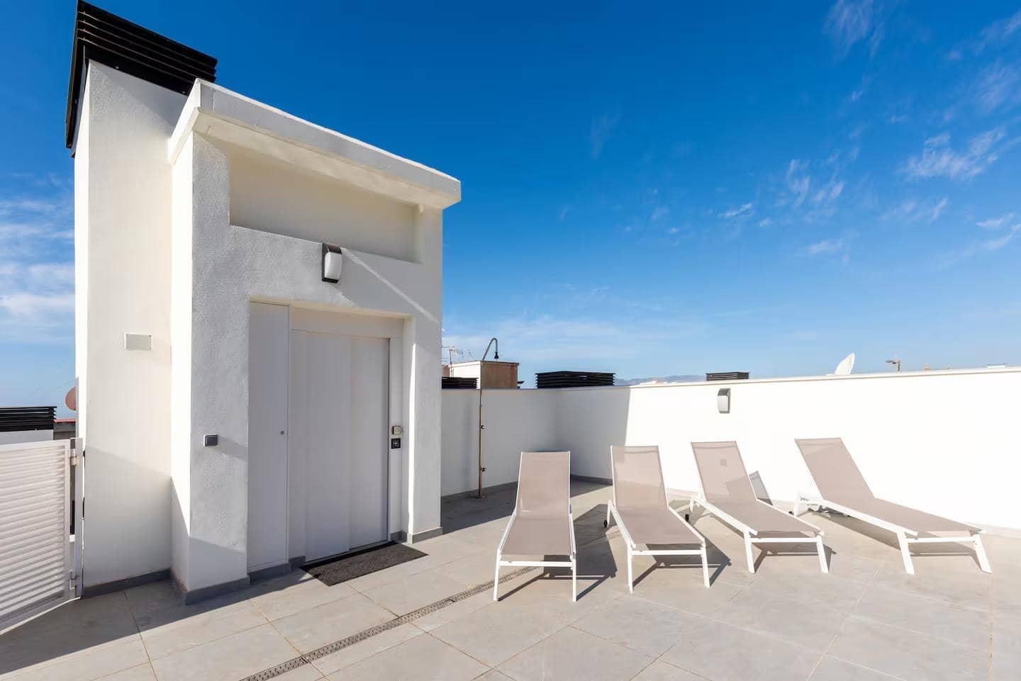 2 Zimmer Wohnung zu verkaufen in Malaga Stadt mit Pool Garage - 750.000 € (Ref: 9985133)