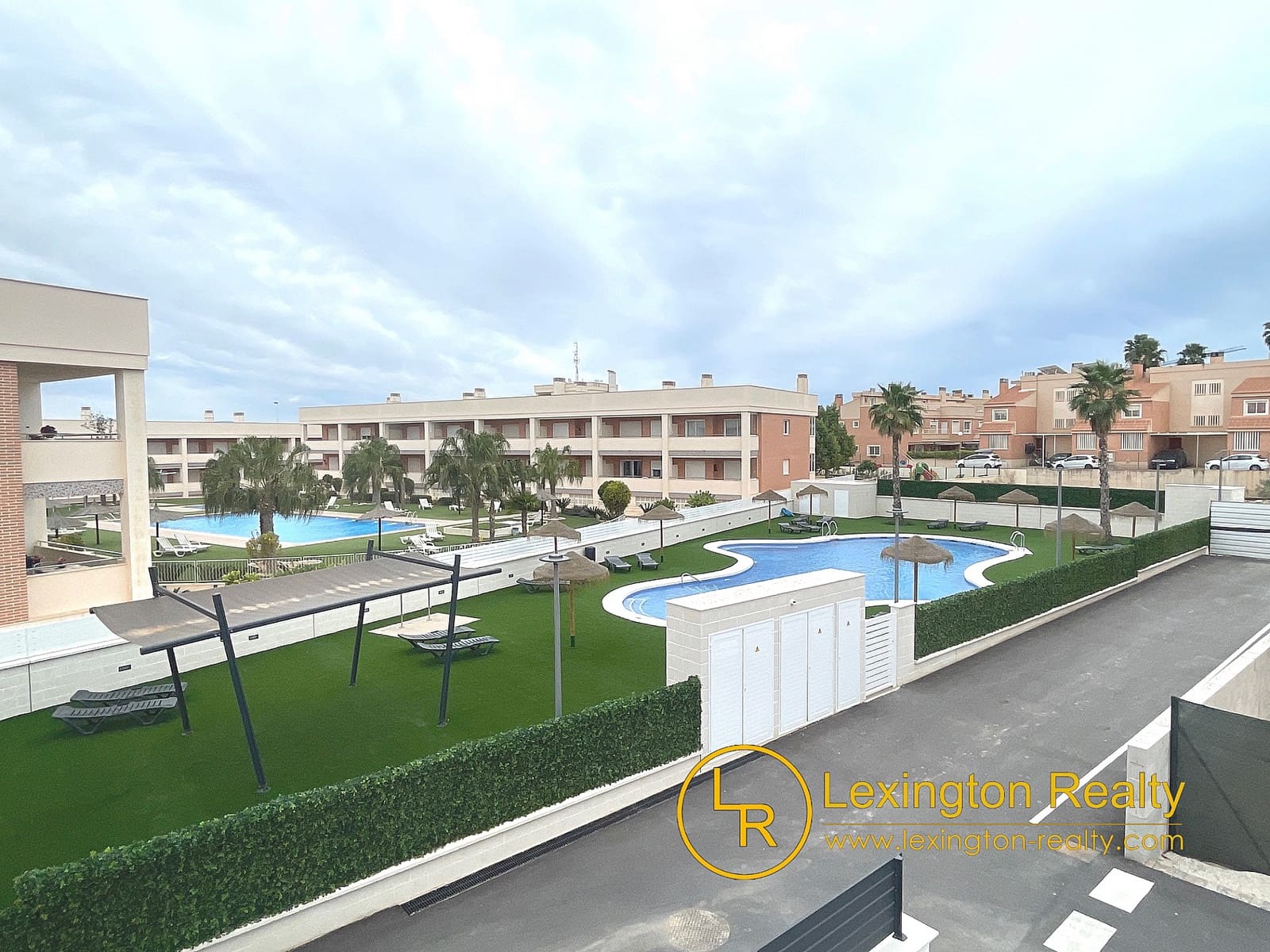 3 bedroom Townhouse for sale in Gran Alacant with pool garage - € 312,000 (Ref: 8222087)