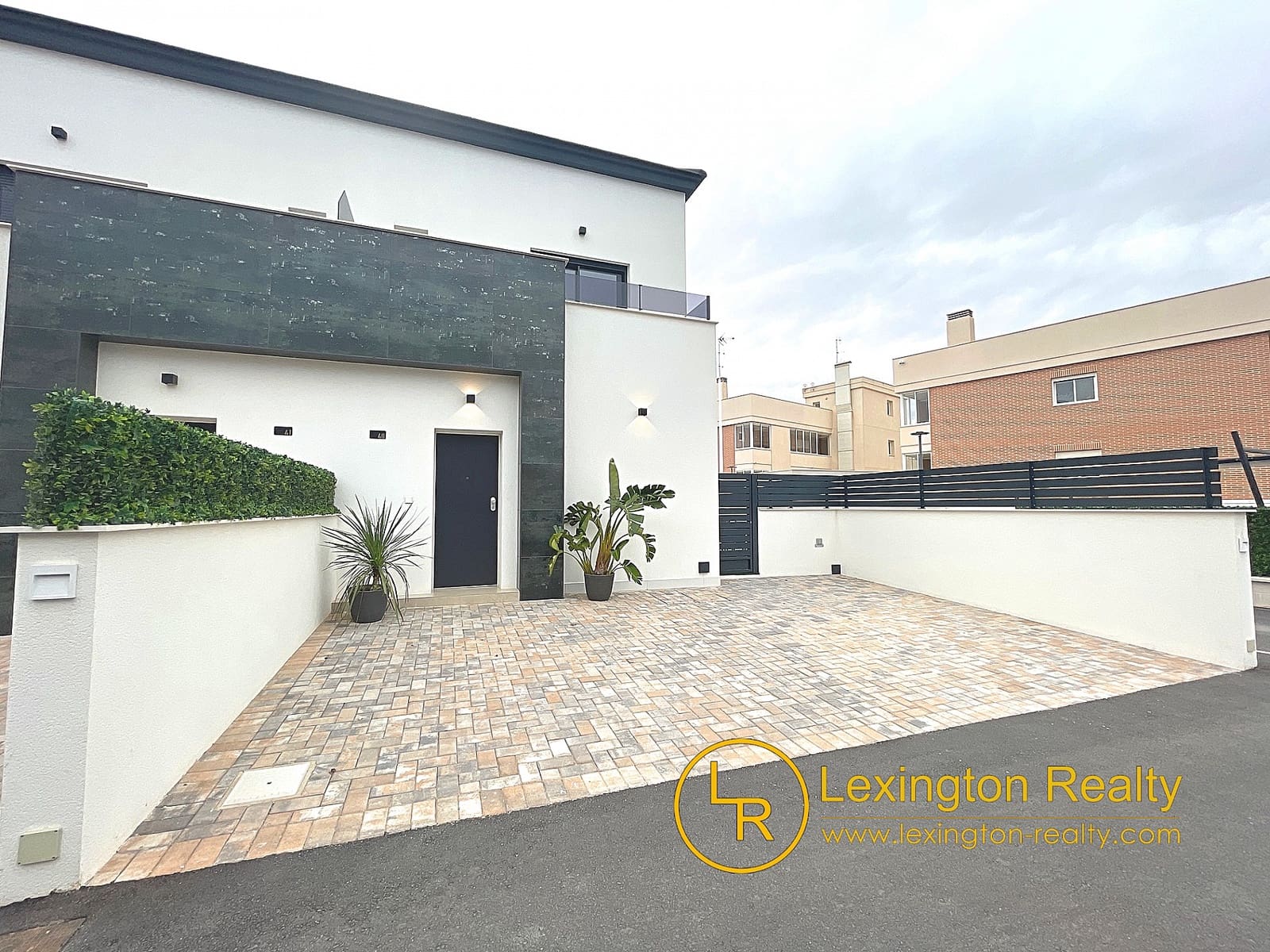 3 bedroom Townhouse for sale in Gran Alacant with pool garage - € 312,000 (Ref: 8222087)