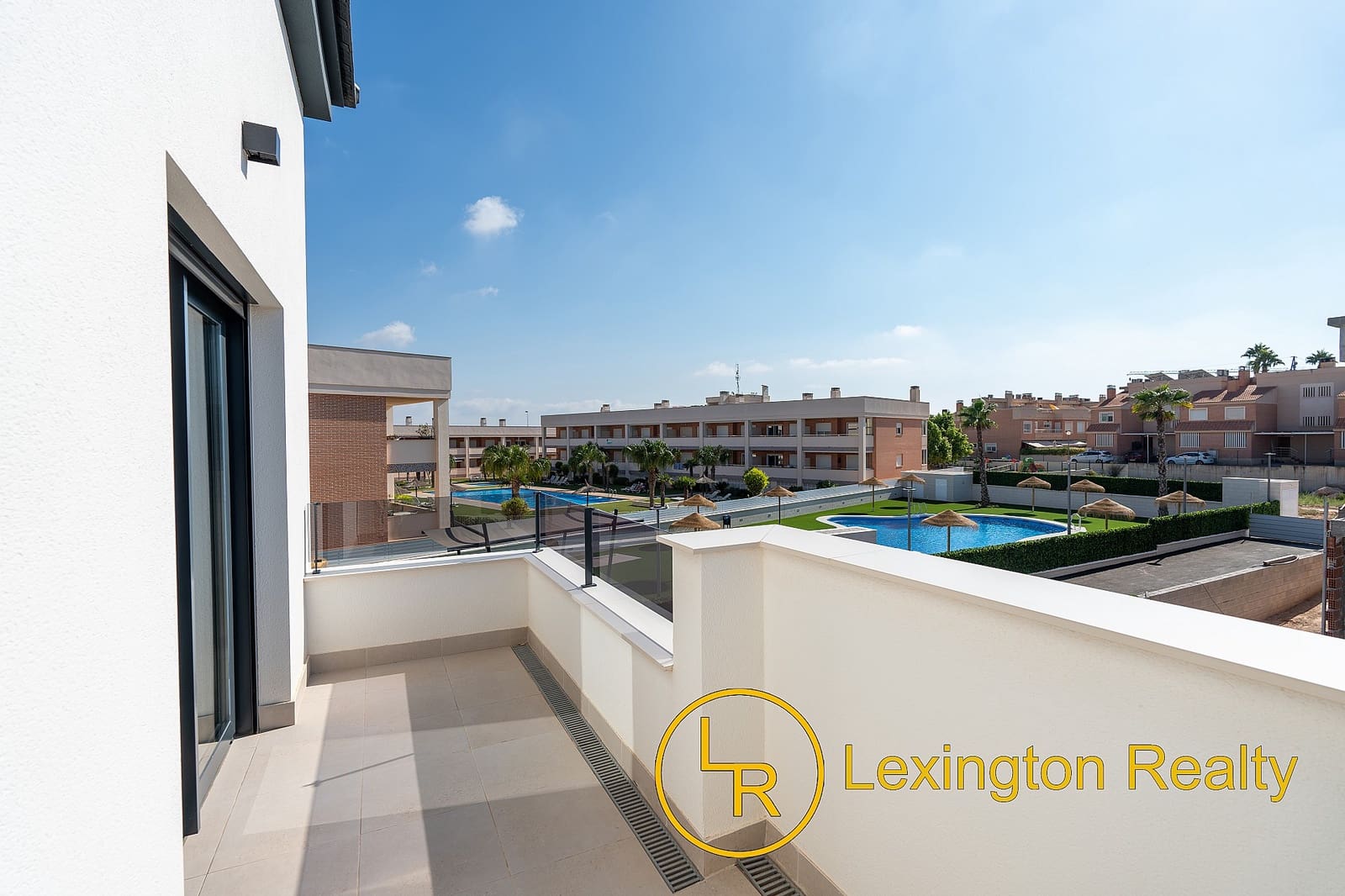 3 bedroom Townhouse for sale in Gran Alacant with pool garage - € 350,000 (Ref: 8222087)