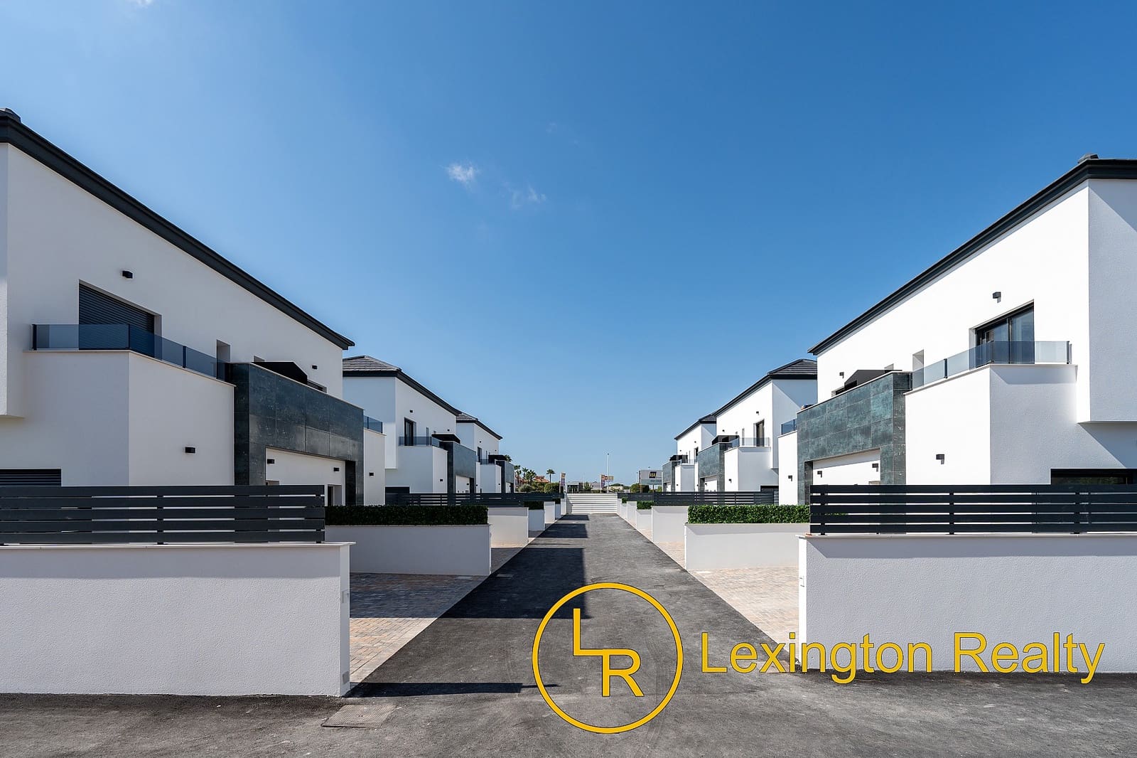 3 bedroom Townhouse for sale in Gran Alacant with pool garage - € 350,000 (Ref: 8222087)