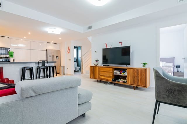 4 bedroom Villa for sale in Finestrat Pueblo, Finestrat with pool - € 560,000 (Ref: 8484383)