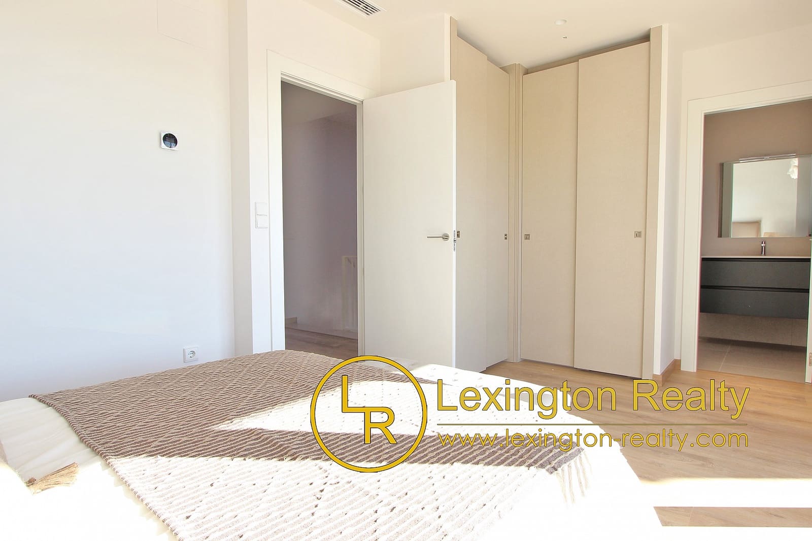 3 soveværelse Byhus til salg i Monforte del Cid med swimmingpool garage - € 332.500 (Ref: 8816817)