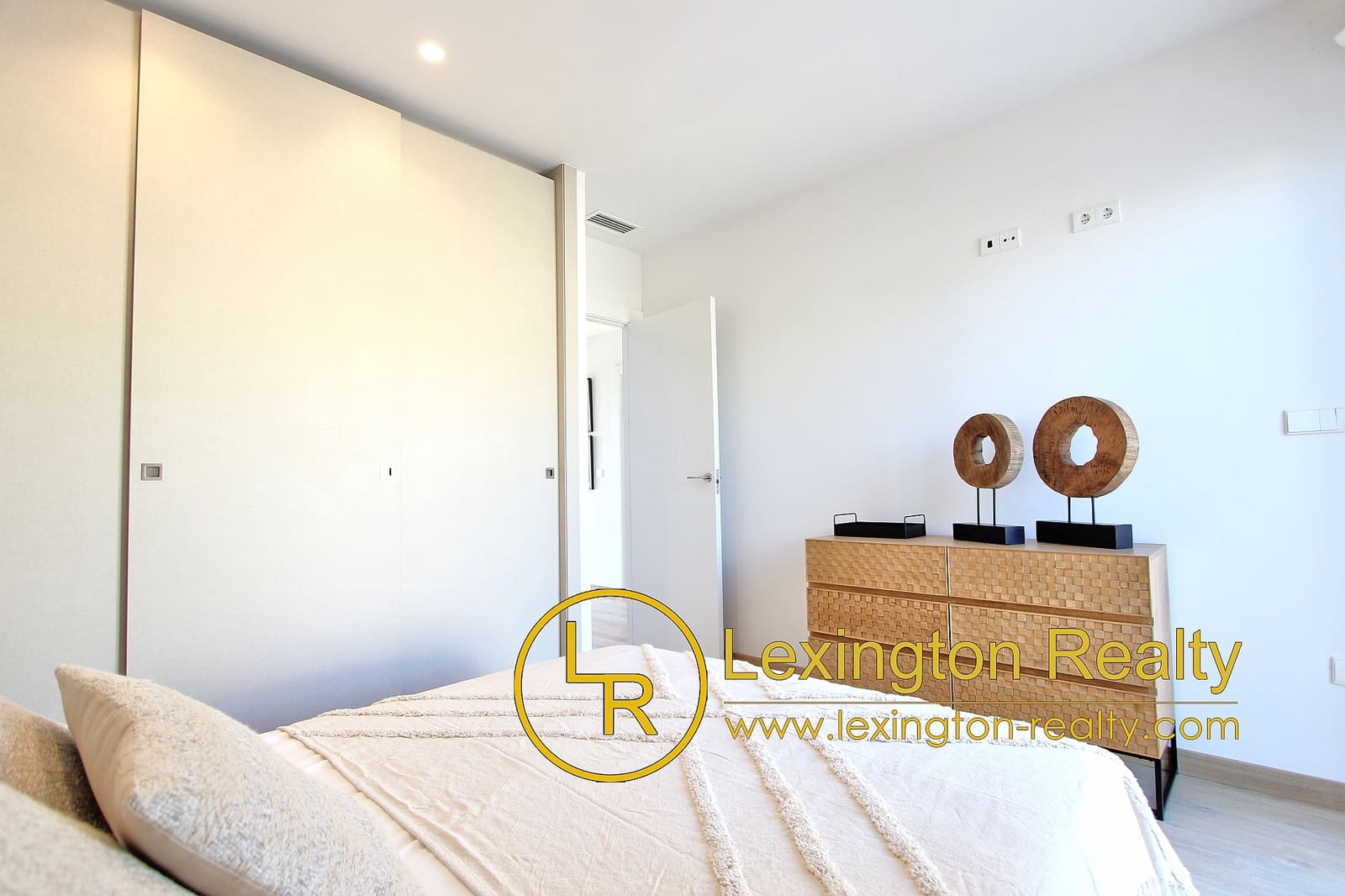 3 soveværelse Byhus til salg i Monforte del Cid med swimmingpool garage - € 332.500 (Ref: 8816817)