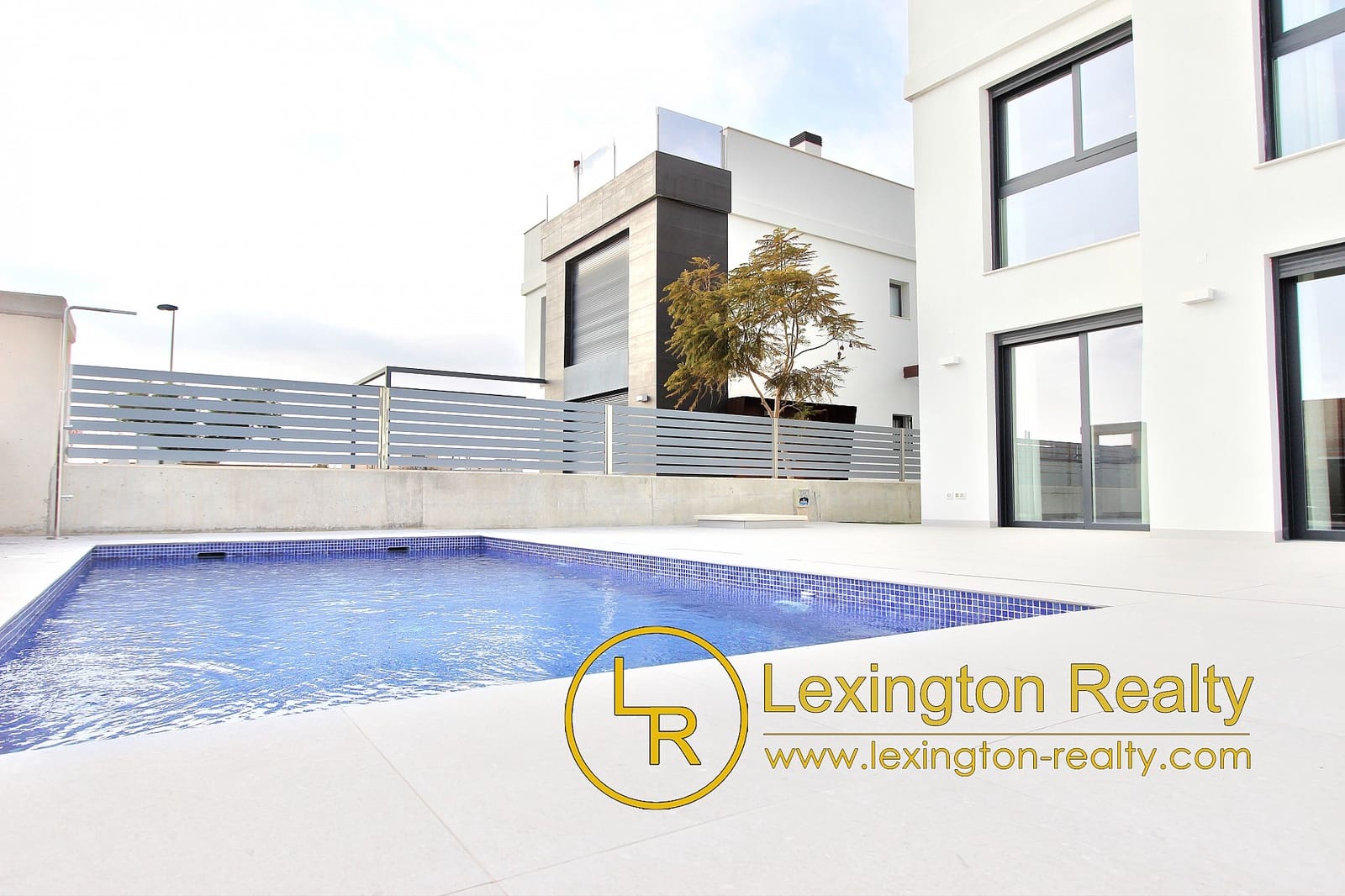 3 sypialnia Willa na sprzedaż w Muchamiel / Mutxamel z basenem garażem - 450 000 € (Ref: 8830056)