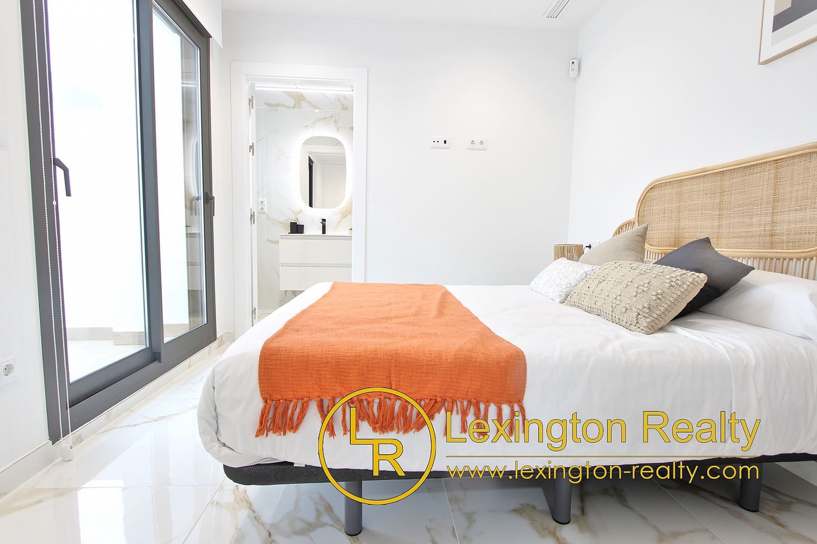 3 soveværelse Semi-Rækkehus til salg i Los Montesinos med swimmingpool - € 539.000 (Ref: 8909921)