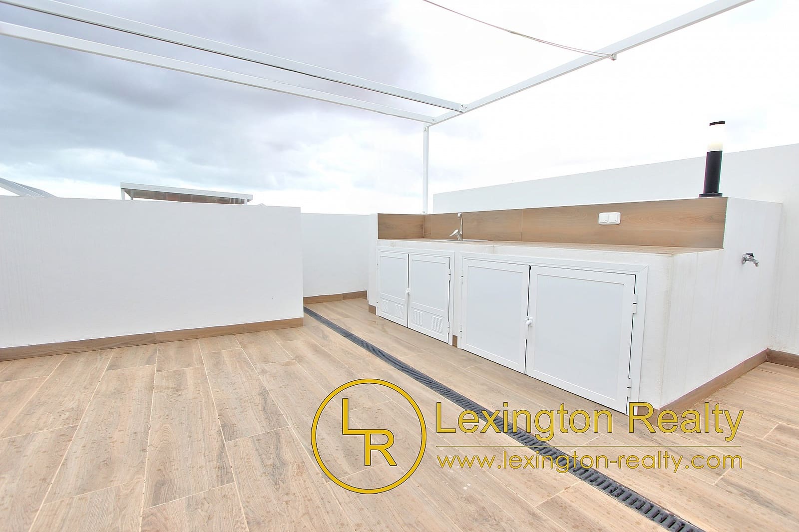 3 soveværelse Semi-Rækkehus til salg i Los Montesinos med swimmingpool - € 539.000 (Ref: 8909921)