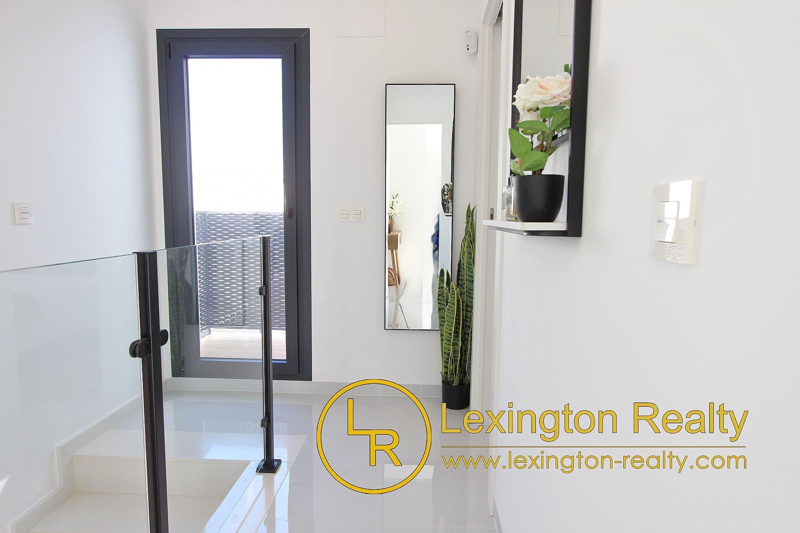 3 soveværelse Villa til salg i Orihuela Costa med swimmingpool garage - € 389.000 (Ref: 8909923)