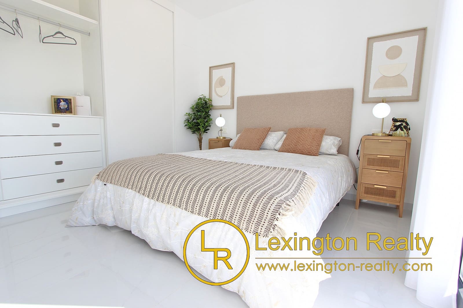 3 soveværelse Villa til salg i Orihuela Costa med swimmingpool garage - € 389.000 (Ref: 8909923)