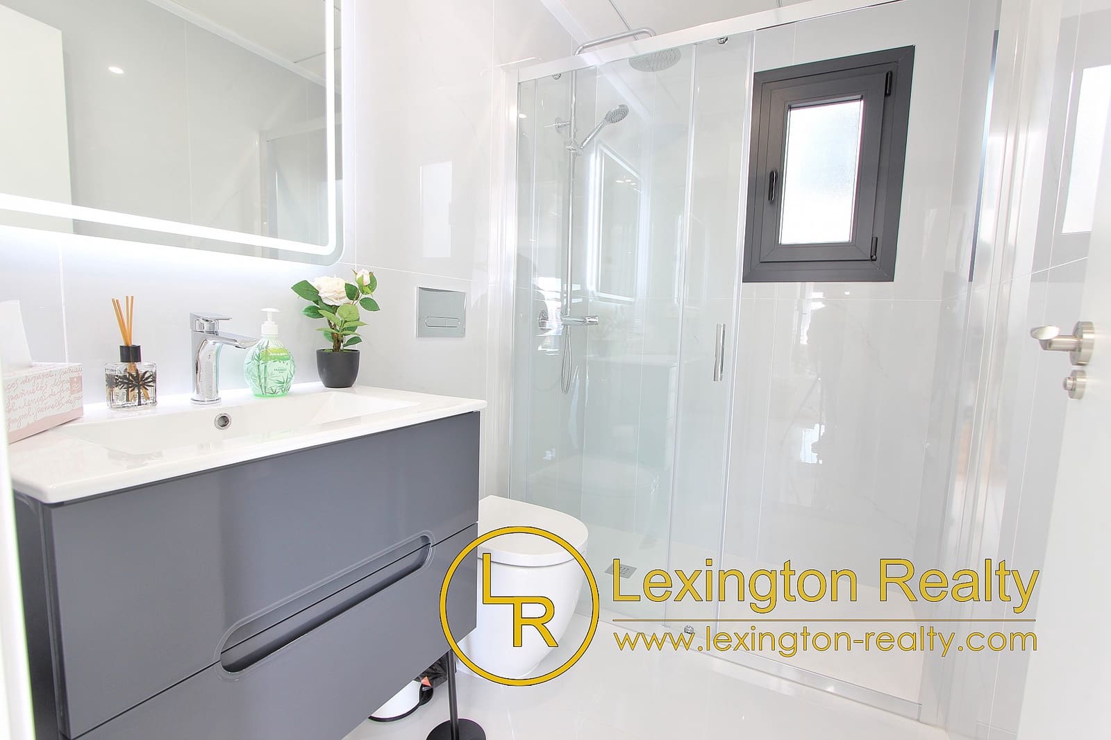 3 soveværelse Villa til salg i Orihuela Costa med swimmingpool garage - € 389.000 (Ref: 8909923)