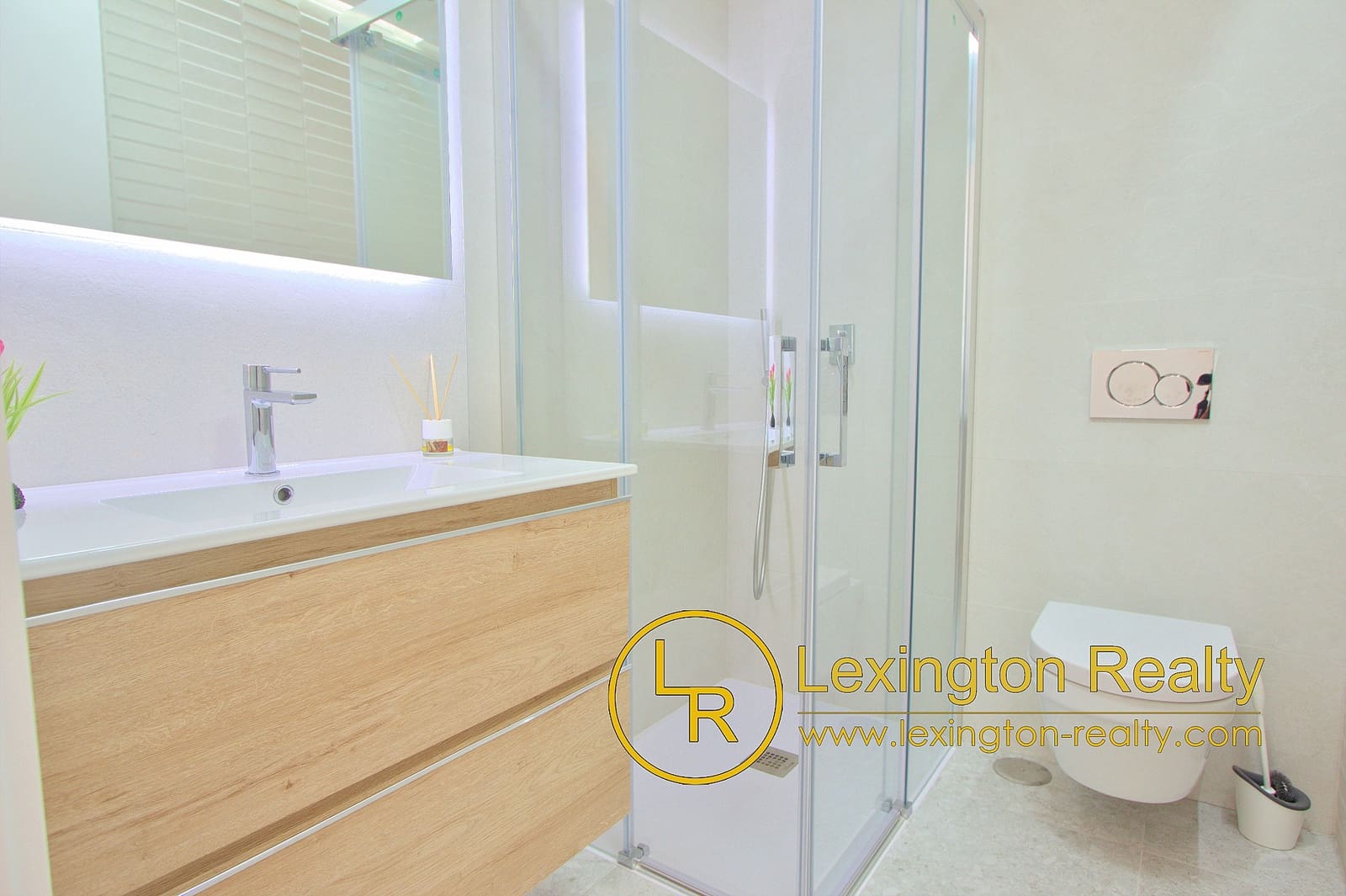 3 bedroom Apartment for sale in Torrevieja with pool garage - € 279,900 (Ref: 8956032)