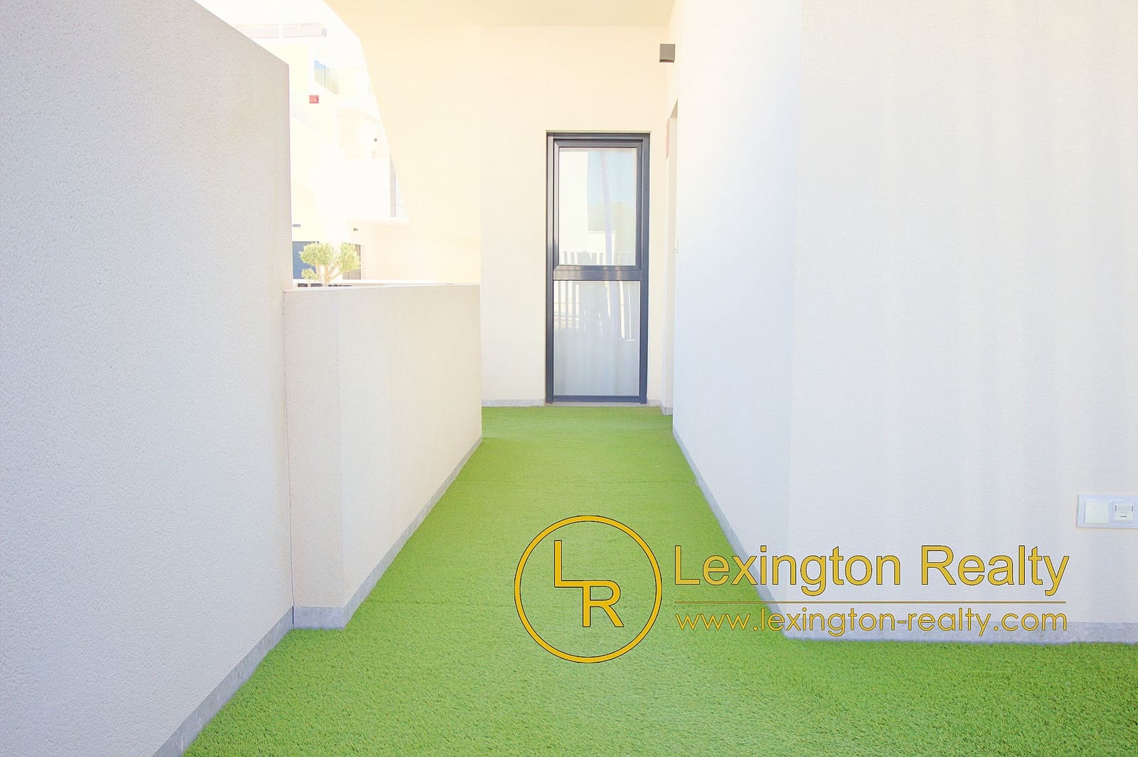 3 bedroom Apartment for sale in Torrevieja with pool garage - € 279,900 (Ref: 8956032)