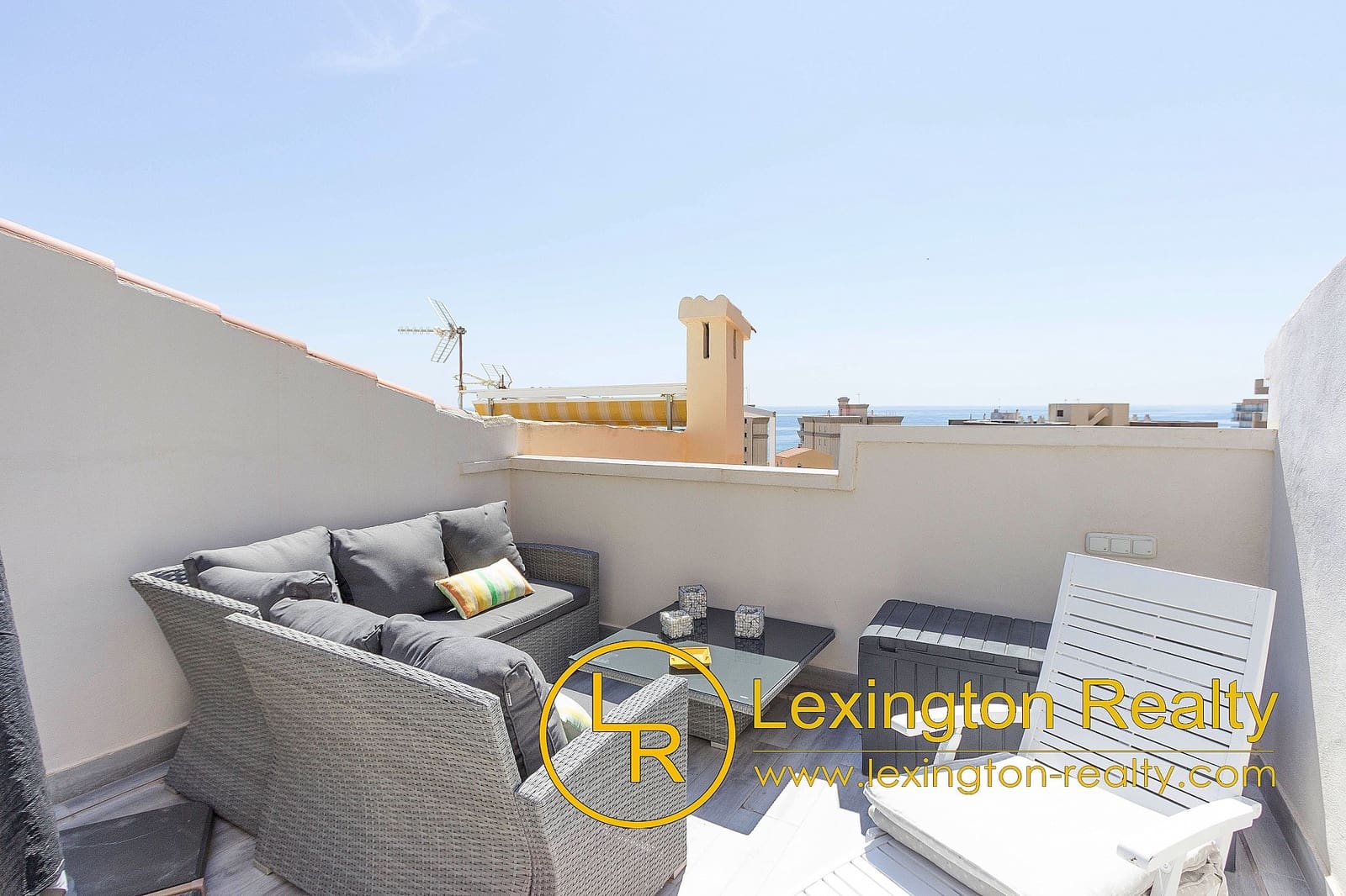 1 soveværelse Byhus til salg i Arenales del Sol med swimmingpool garage - € 505.000 (Ref: 9064337)