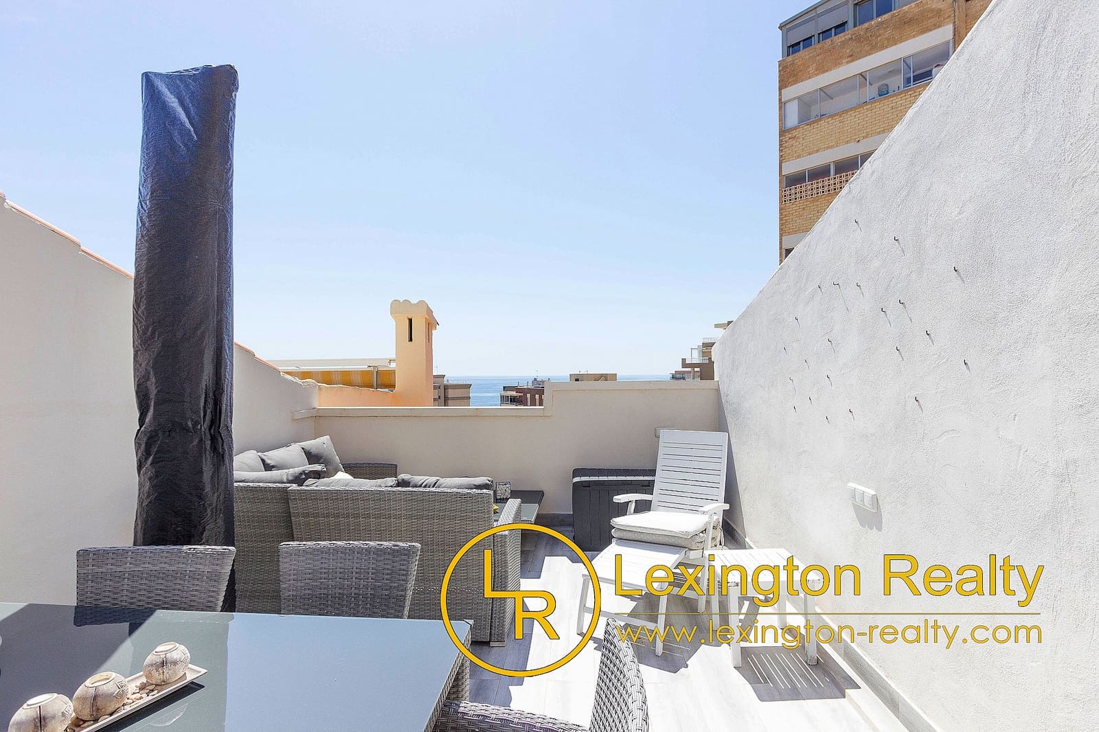 1 soveværelse Byhus til salg i Arenales del Sol med swimmingpool garage - € 505.000 (Ref: 9064337)