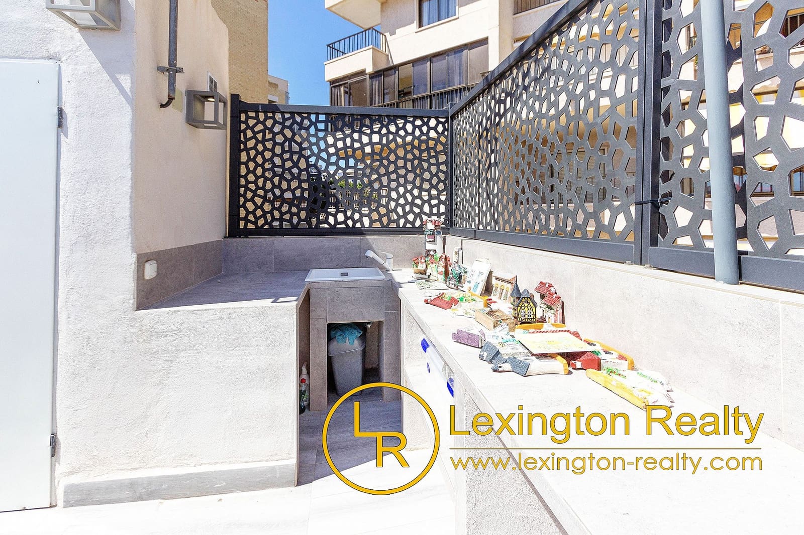 1 soveværelse Byhus til salg i Arenales del Sol med swimmingpool garage - € 505.000 (Ref: 9064337)