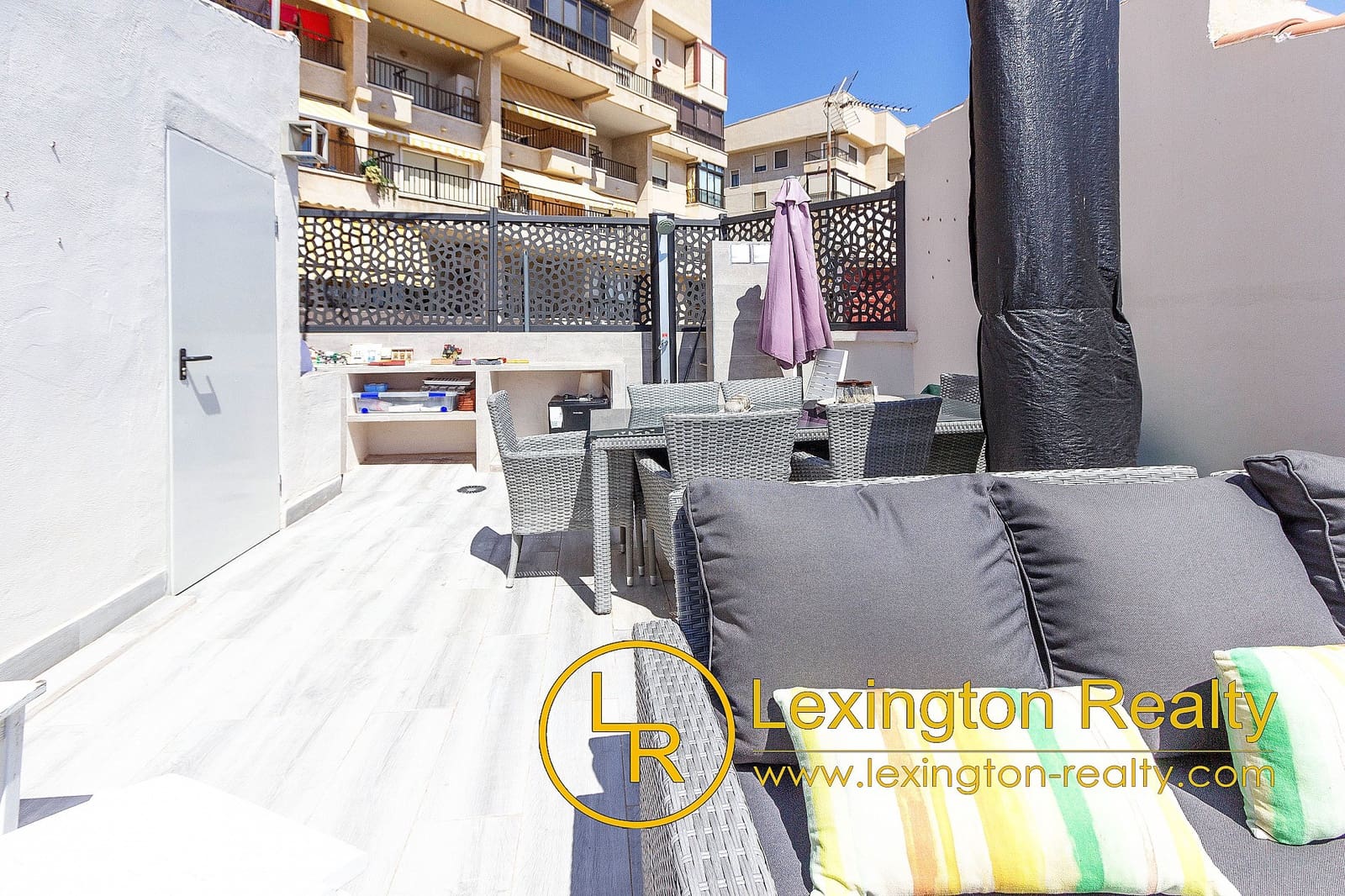 1 soveværelse Byhus til salg i Arenales del Sol med swimmingpool garage - € 505.000 (Ref: 9064337)