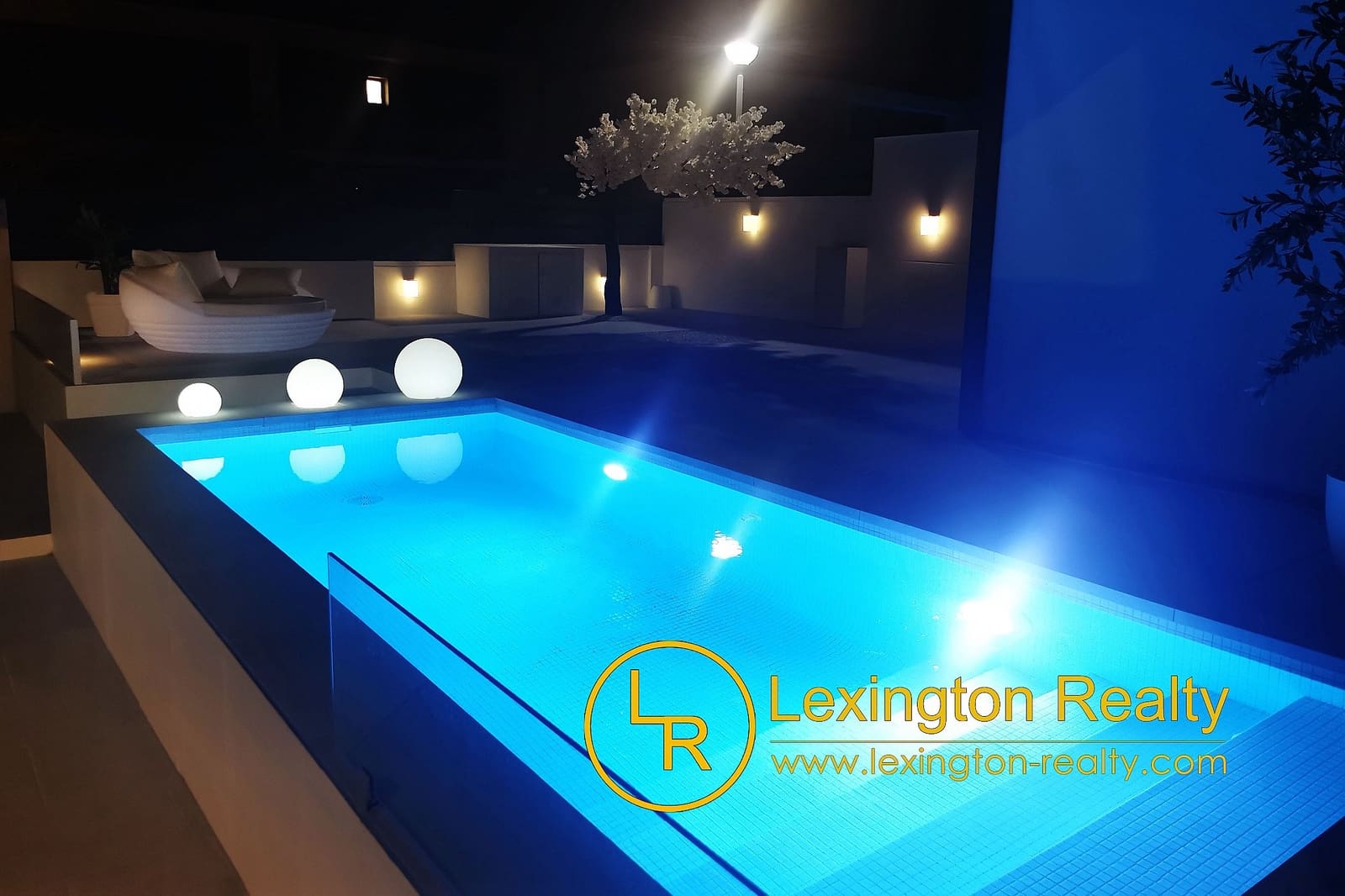 2 bedroom Semi-detached Villa for sale in Gran Alacant with pool garage - € 475,000 (Ref: 9532800)