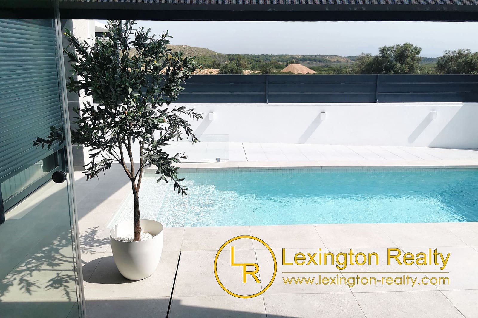 2 bedroom Semi-detached Villa for sale in Gran Alacant with pool garage - € 475,000 (Ref: 9532800)