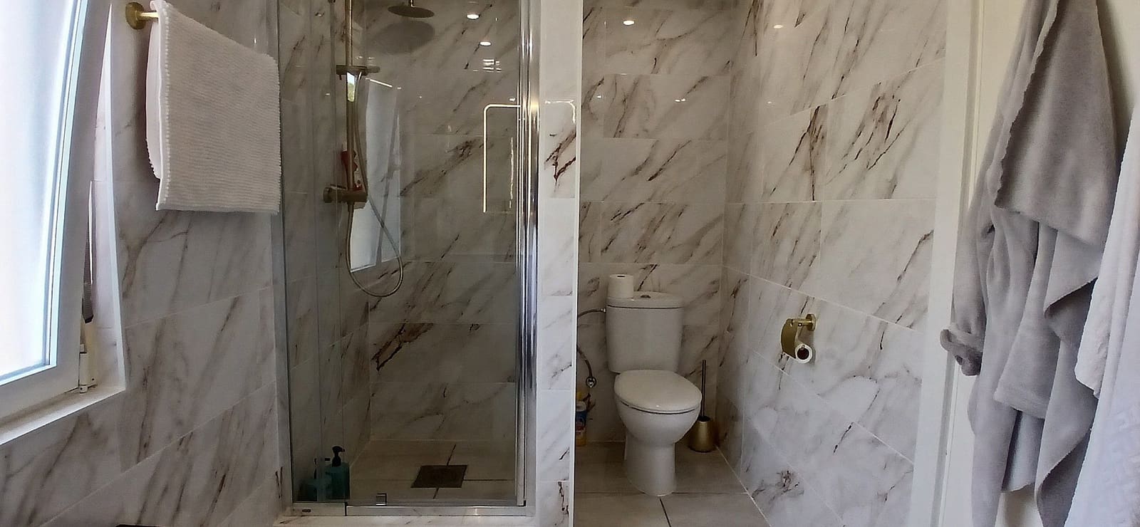 6 sypialnia Willa na sprzedaż w Alfaz del Pi / L'Alfas del Pi z basenem garażem - 725 000 € (Ref: 9584696)