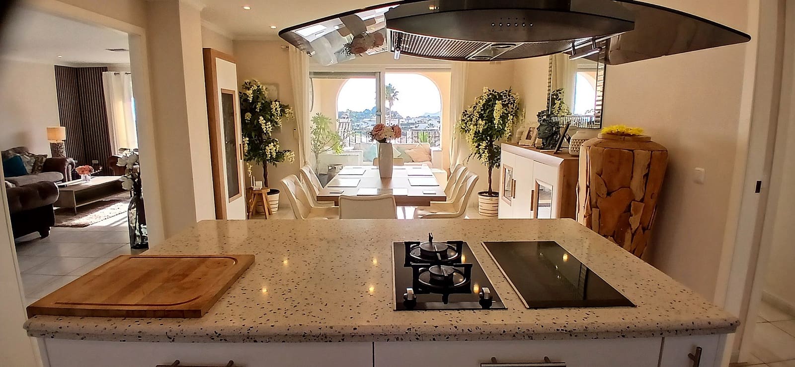 6 sypialnia Willa na sprzedaż w Alfaz del Pi / L'Alfas del Pi z basenem garażem - 725 000 € (Ref: 9584696)