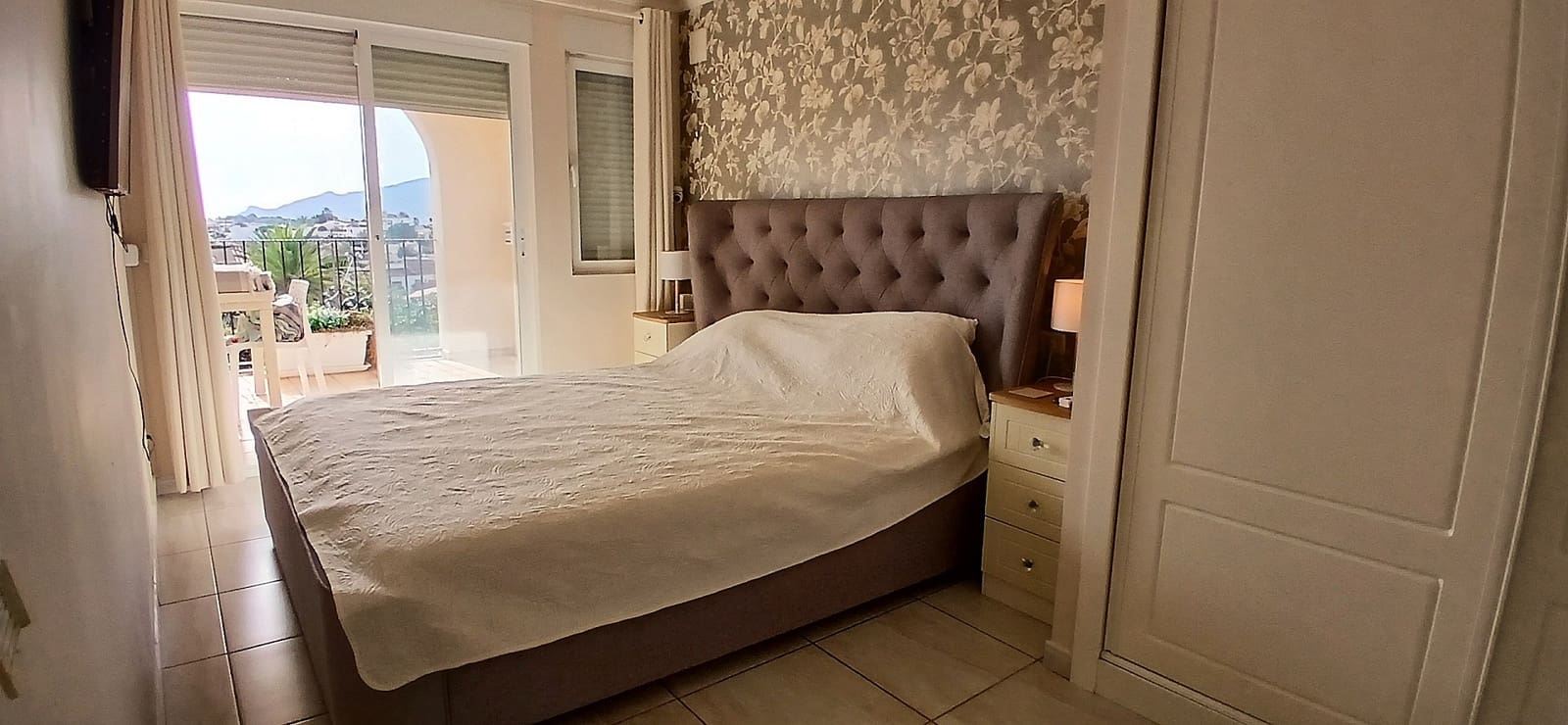 6 sypialnia Willa na sprzedaż w Alfaz del Pi / L'Alfas del Pi z basenem garażem - 725 000 € (Ref: 9584696)