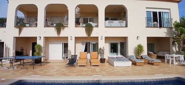 6 sypialnia Willa na sprzedaż w Alfaz del Pi / L'Alfàs del Pi z basenem garażem - 725 000 € (Ref: 9584696)