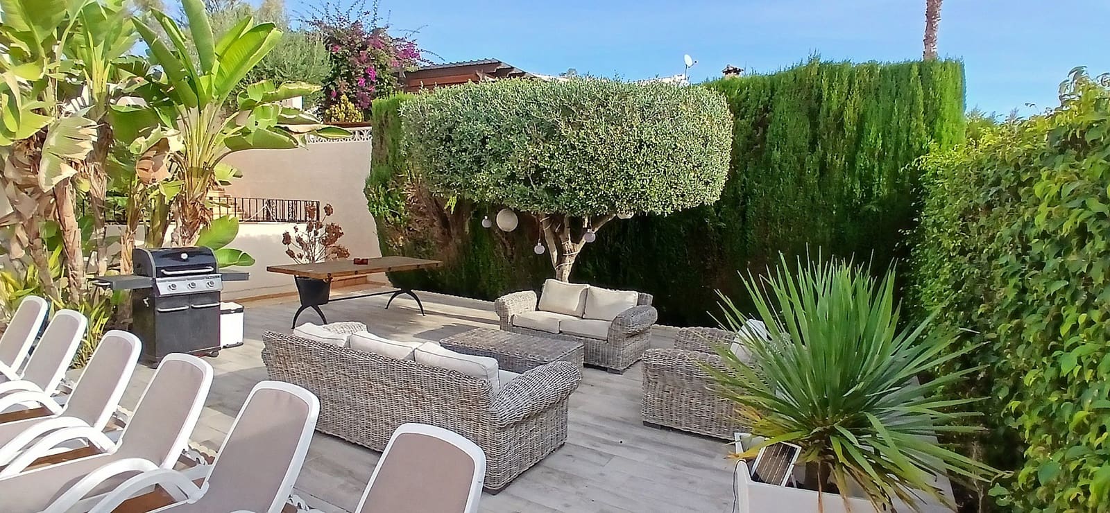 6 sypialnia Willa na sprzedaż w Alfaz del Pi / L'Alfas del Pi z basenem garażem - 725 000 € (Ref: 9584696)