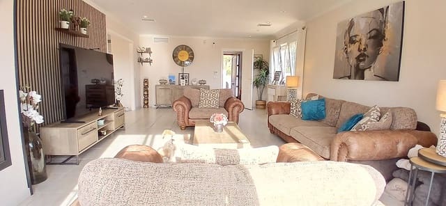 6 sypialnia Willa na sprzedaż w Alfaz del Pi / L'Alfàs del Pi z basenem garażem - 725 000 € (Ref: 9584696)