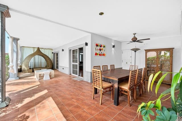Chalet de 5 habitaciones en Los Cristianos, Arona en venta con piscina garaje - 1.790.000 € (Ref: 10158048)