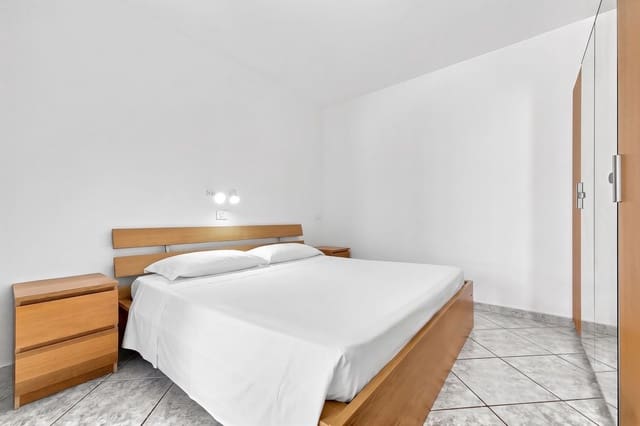 2 soverom Leilighet til salgs i Costa del Silencio, Arona med svømmebasseng garasje - € 290 000 (Ref: 10158051)