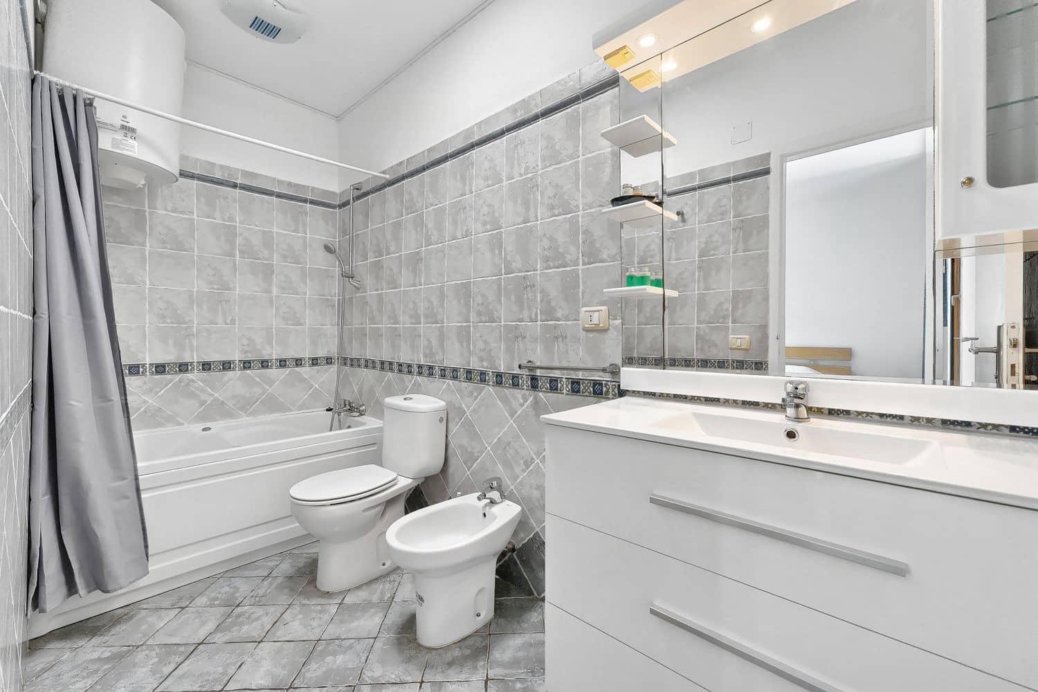 2 slaapkamer Appartement te koop in Arona met zwembad garage - € 290.000 (Ref: 10158051)