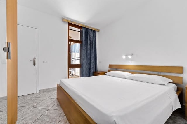 2 soverom Leilighet til salgs i Costa del Silencio, Arona med svømmebasseng garasje - € 290 000 (Ref: 10158051)