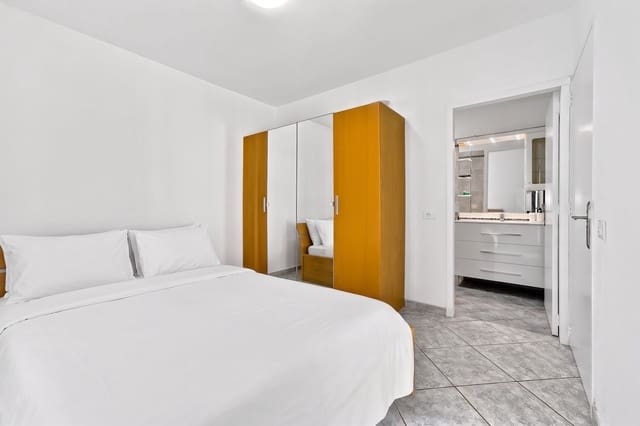 2 soverom Leilighet til salgs i Costa del Silencio, Arona med svømmebasseng garasje - € 290 000 (Ref: 10158051)