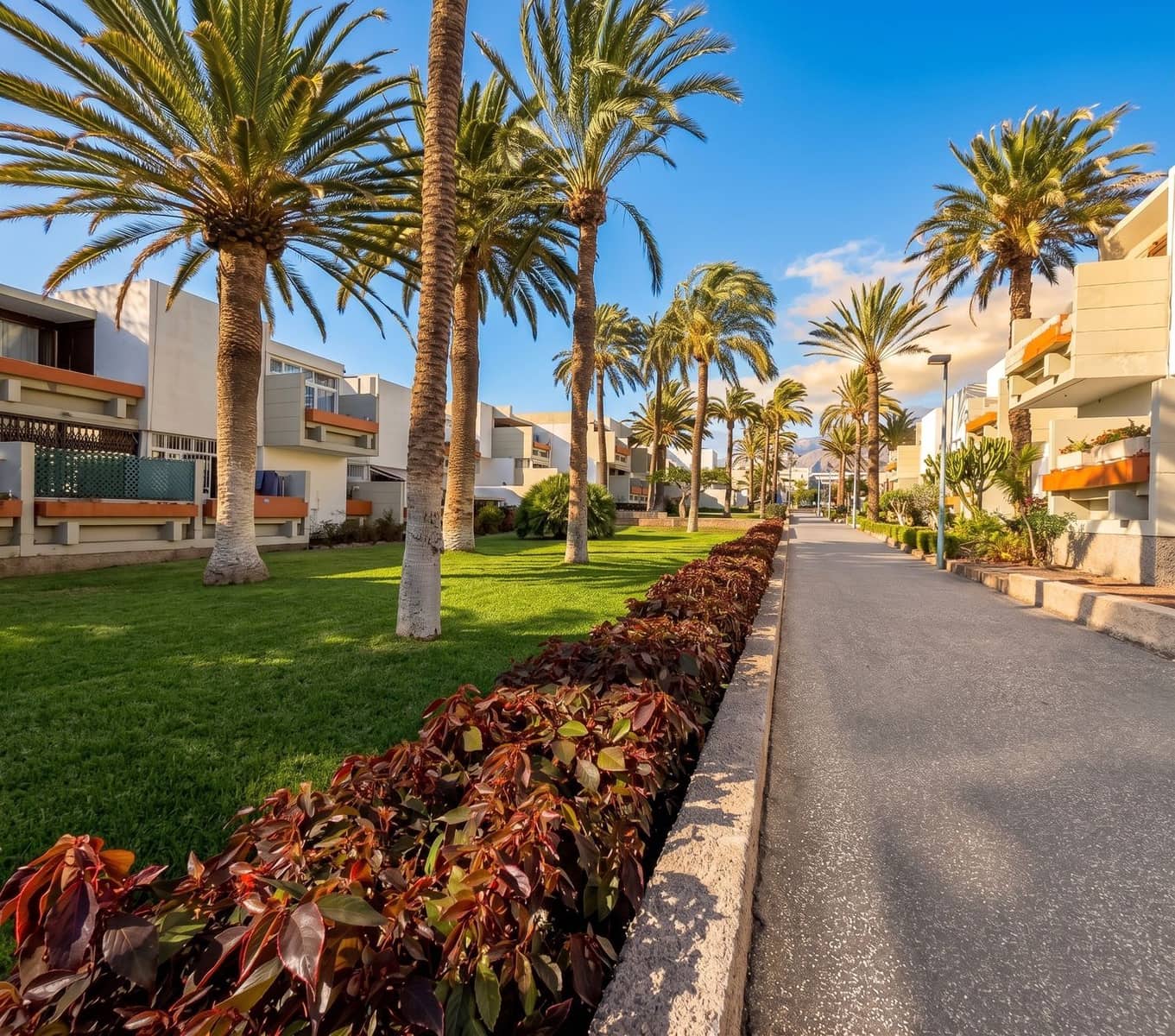 2 slaapkamer Appartement te koop in Arona met zwembad garage - € 290.000 (Ref: 10158051)